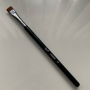 Sigma Beauty Flat Definer Brush - E15
